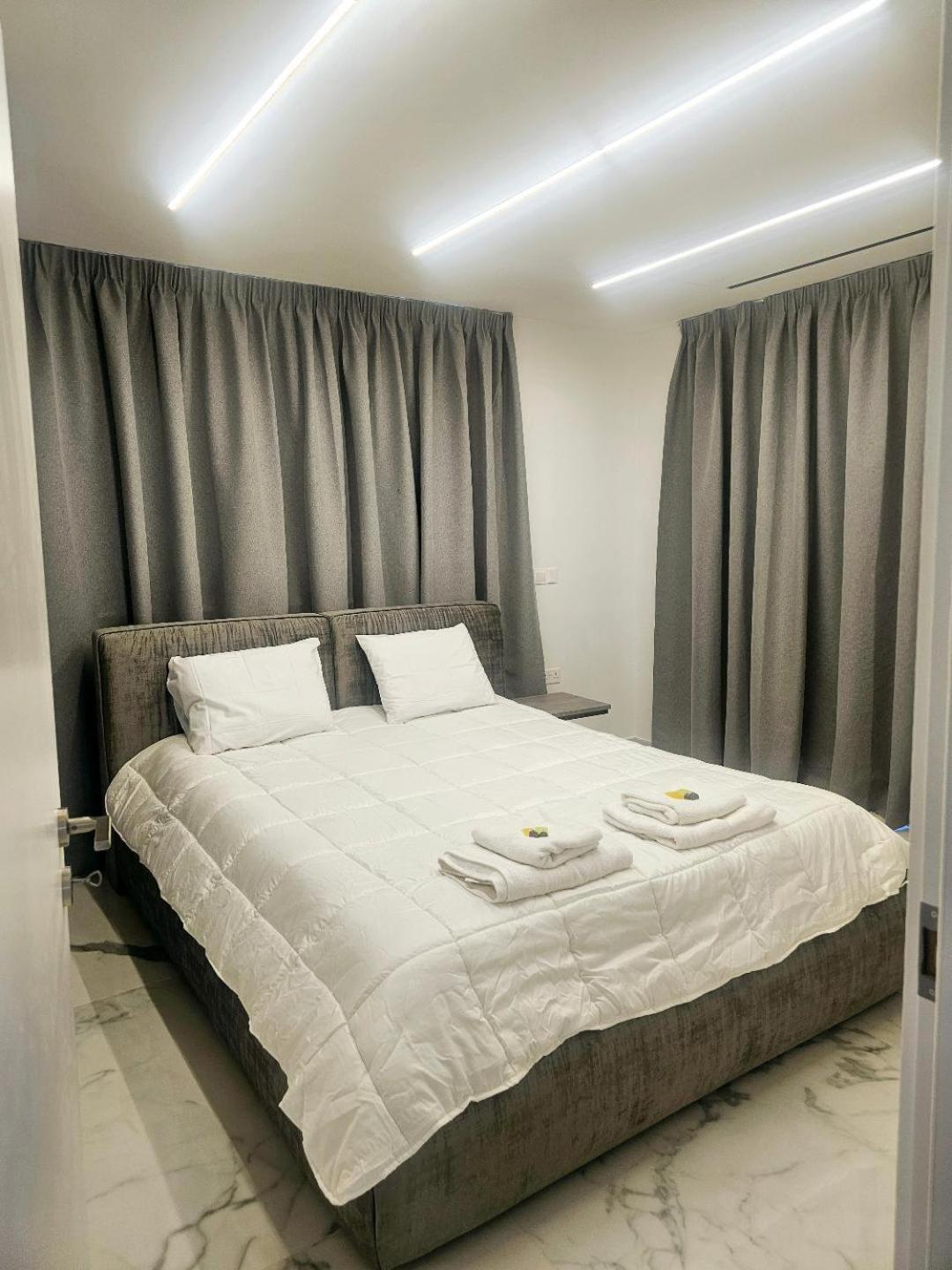 Deluxe Apartment Paphos Exteriör bild