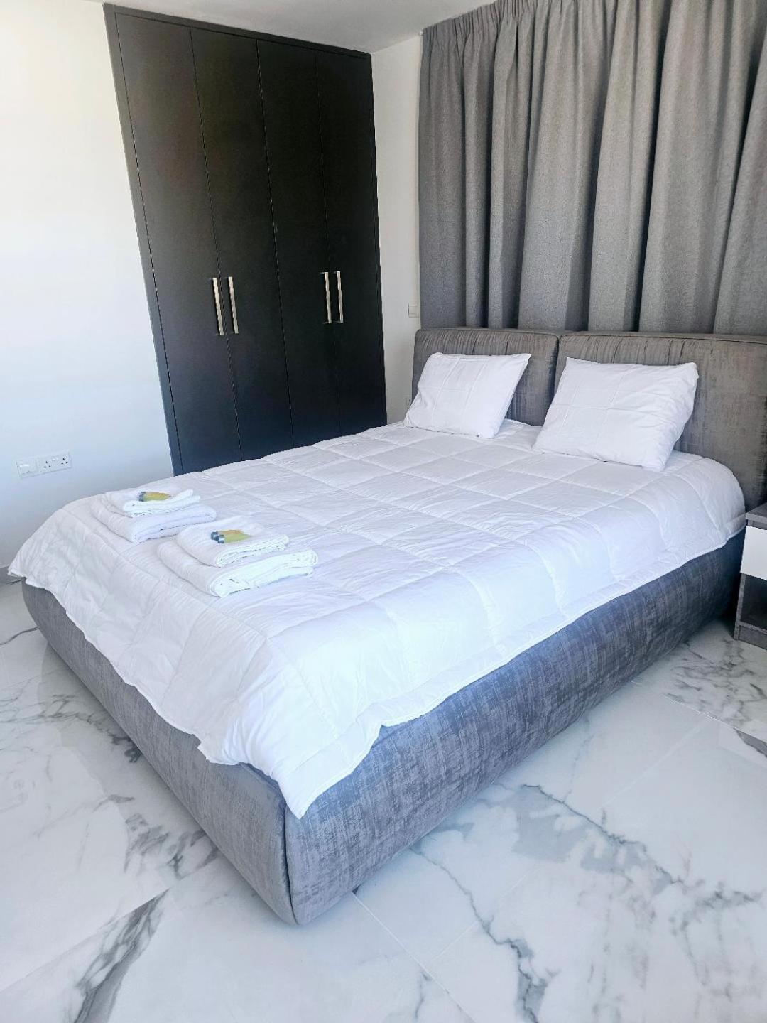 Deluxe Apartment Paphos Exteriör bild