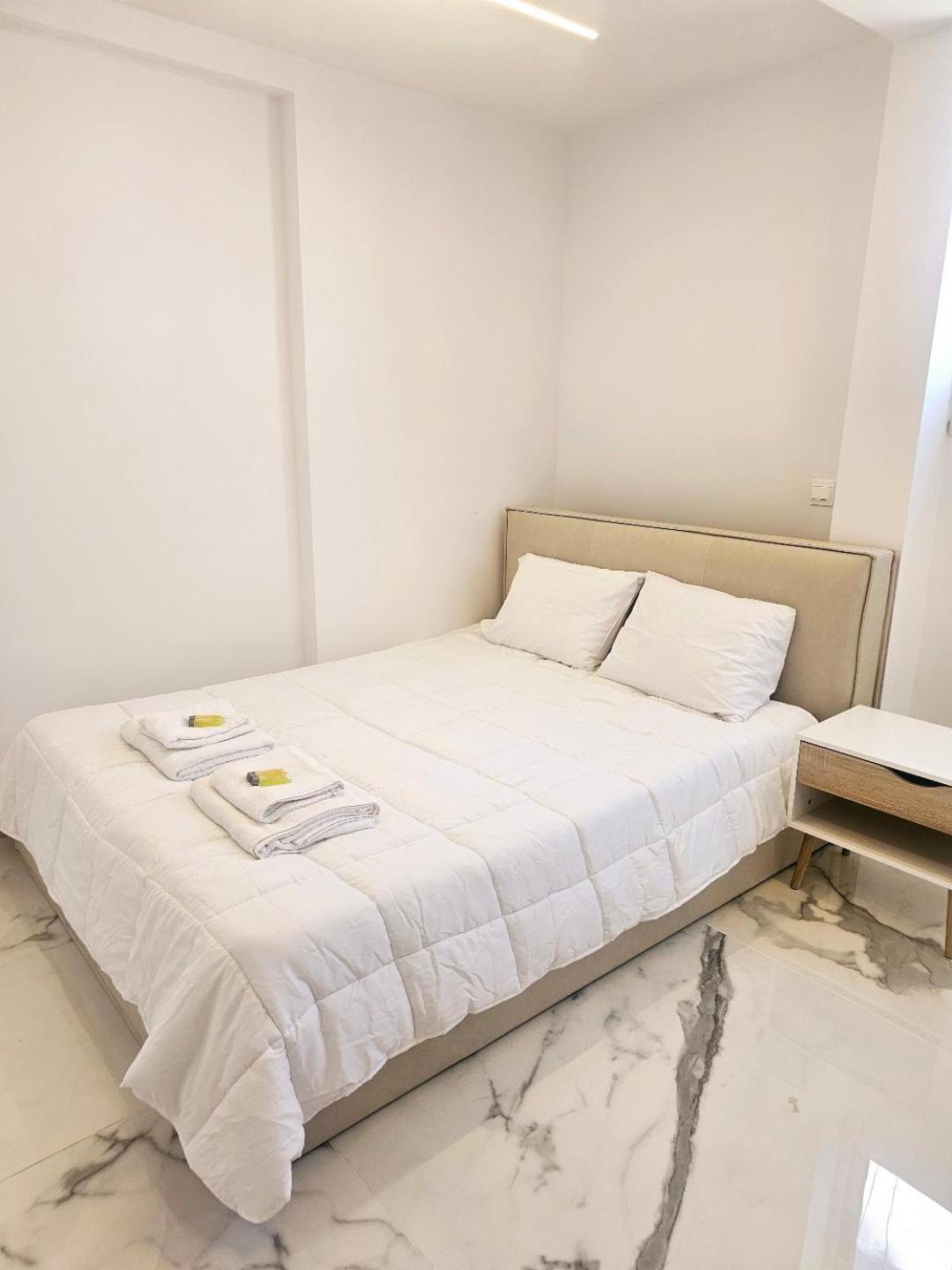 Deluxe Apartment Paphos Exteriör bild