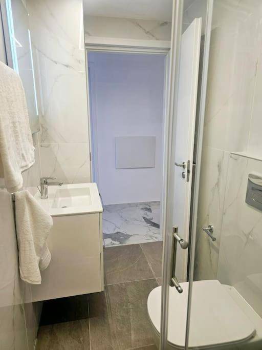 Deluxe Apartment Paphos Exteriör bild