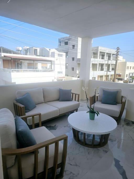 Deluxe Apartment Paphos Exteriör bild