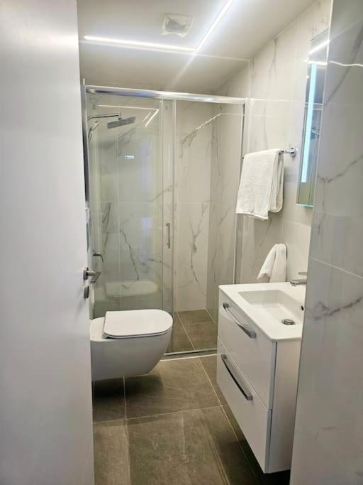 Deluxe Apartment Paphos Exteriör bild