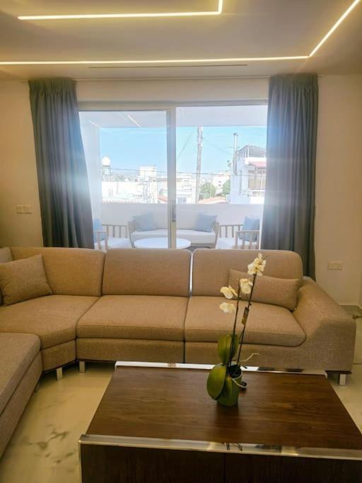 Deluxe Apartment Paphos Exteriör bild