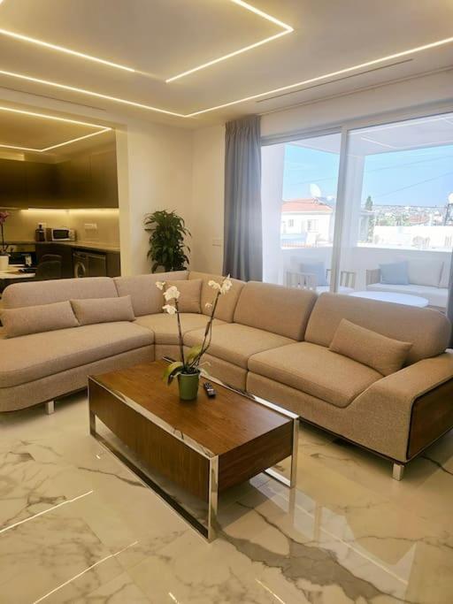 Deluxe Apartment Paphos Exteriör bild