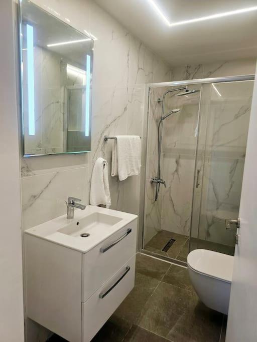 Deluxe Apartment Paphos Exteriör bild