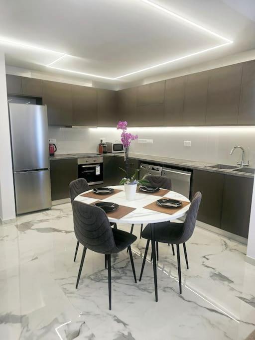 Deluxe Apartment Paphos Exteriör bild