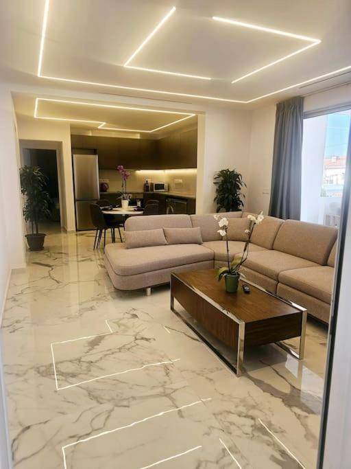 Deluxe Apartment Paphos Exteriör bild